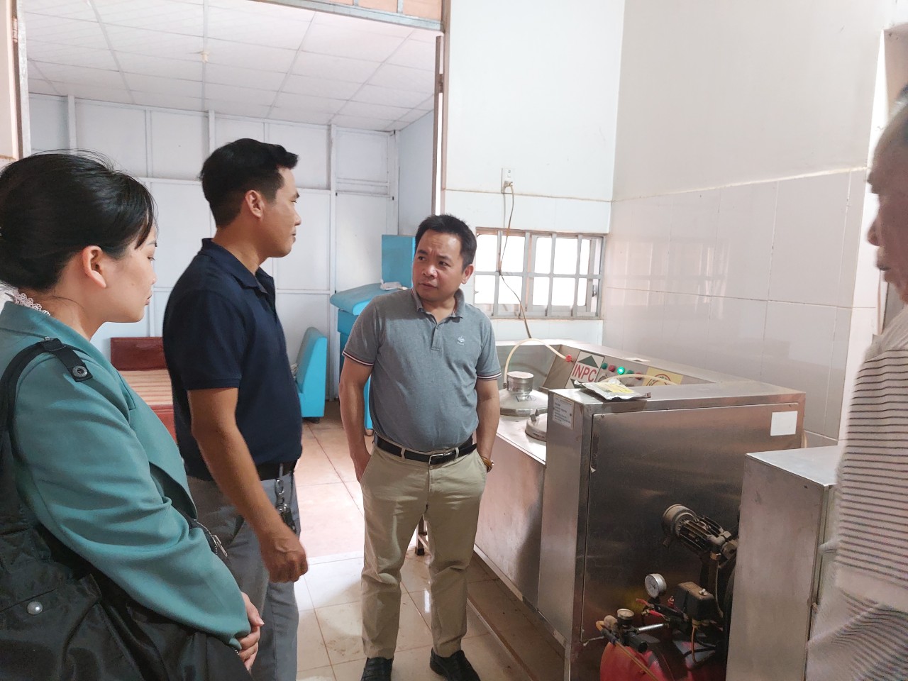 Welcoming Professor Tran Dang Xuan from Hiroshima University, Japan